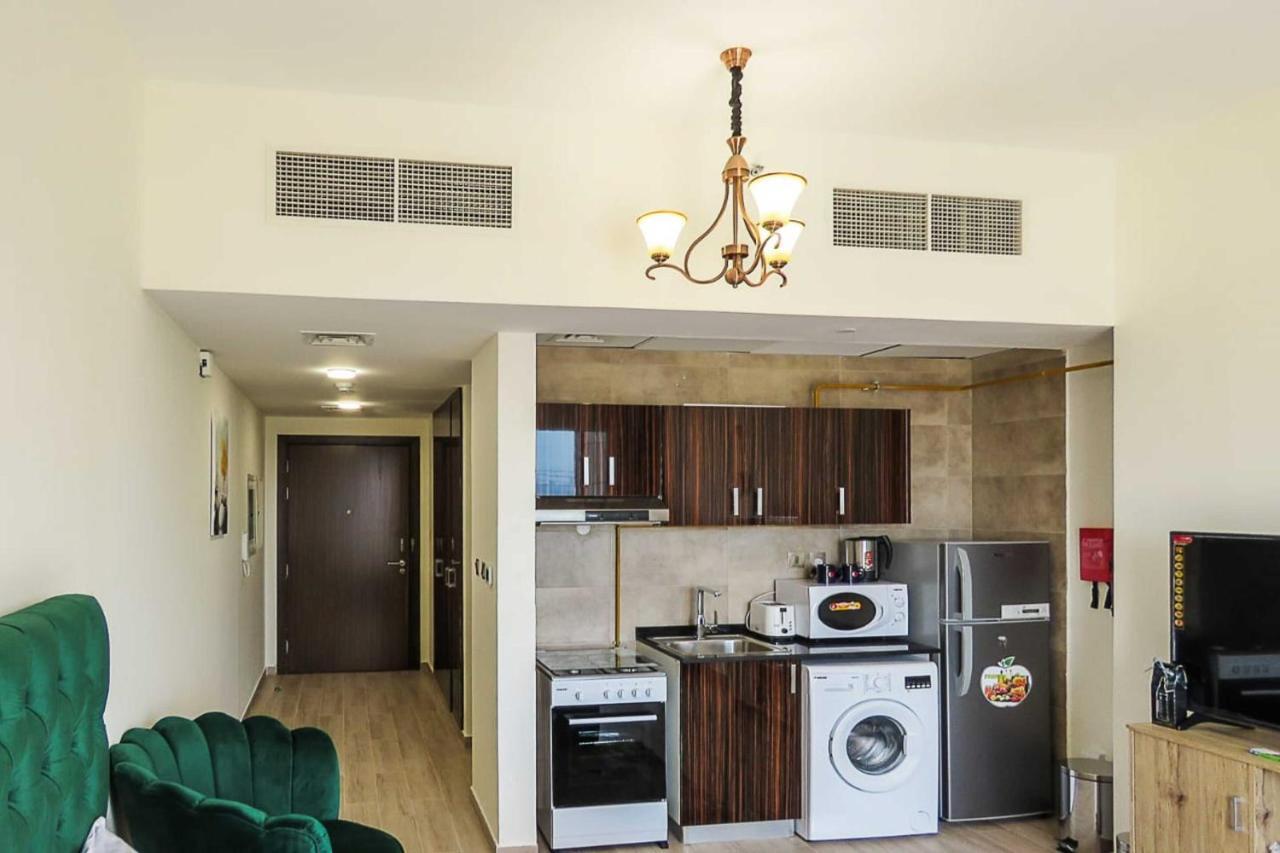 Oyo 860 Studio Apartment, Maya Tower 4, Jumeirah Village Triangle 迪拜 外观 照片